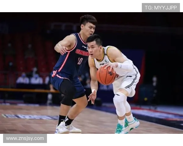 郭艾伦领衔中国篮球新篇章展现无限潜力与拼搏精神的传奇之路