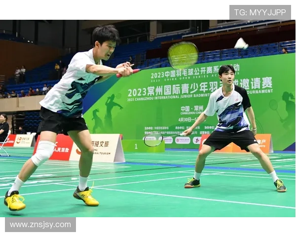 杨伟谈羽毛球生涯：从青涩少年到世界冠军的心路历程